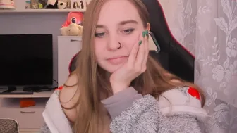 sweetmila1 masturbates his swollen clit