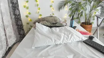 petite_ Slender confused