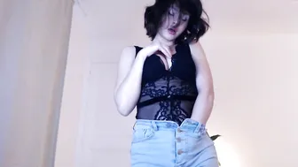 sasha_ursx cute babe exposes big tits