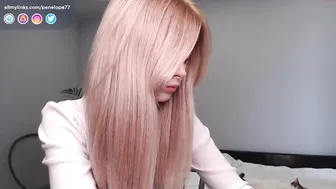 penelopa77 sexy chick masturbates shaved pussy