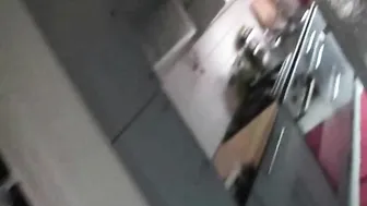 devote-schlampe black-haired beauty fucks juicy crevices