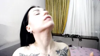 bonnieclydecom flirty passiona masturbates with sex toy