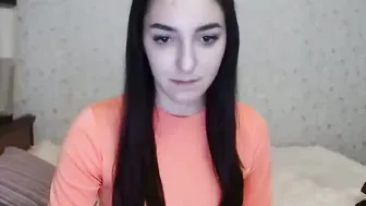lily_cruz juicy babe fucks her shaved pussy