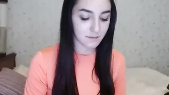 lily_cruz juicy babe fucks her shaved pussy