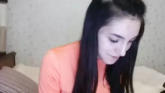 lily_cruz juicy babe fucks her shaved pussy