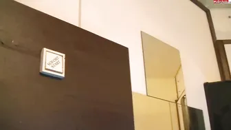 Popp-Sylvie bbw fondles her cunt and nipples