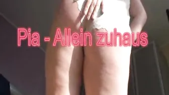 devote-schlampe naughty babe caresses vaginal hole