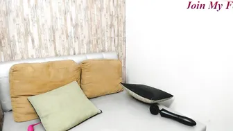 _angel_sweety_ beautiful woman jerks off pussy