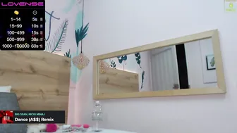 lily_baudinx beautiful female strips and jerks off