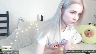 69chupachups cute busty bitch fingering