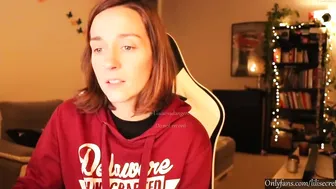 liaisonsdangereuses hot babe gently jerks pussy