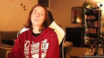 liaisonsdangereuses hot babe gently jerks pussy