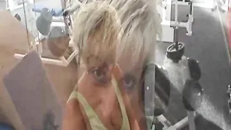 Hot-Schneckchen crazy doll doll masturbates pussy