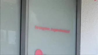 Lou-Nesbit shows chest