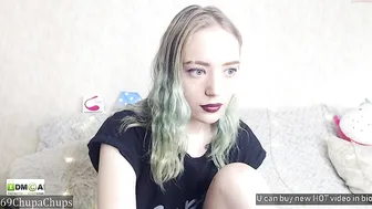 69chupachups lustful bitch gently masturbates cunt