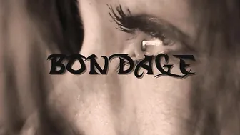 devote-schlampe busty small exposes her charms