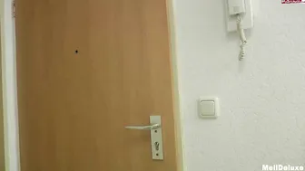 MeliDeluxe yelling from violent orgasm