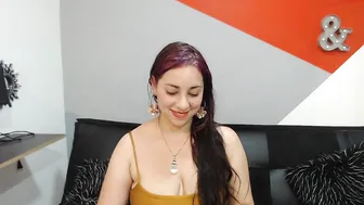 serena_miills amazing babe jerking her shaved cunt