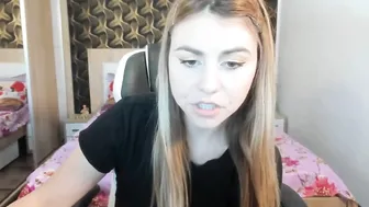 sexy_lily20 gorgeous jerks off a banana and cums.