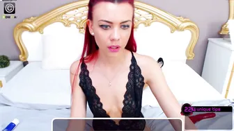 emma_rossi cute babe exposes big tits