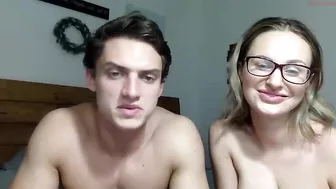 huntingjewels_xxx busty young lady removes her panties