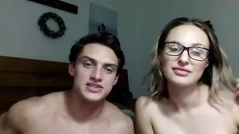 huntingjewels_xxx busty young lady removes her panties