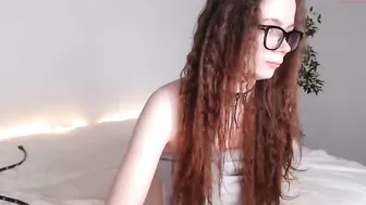 call_kitty black-haired beauty fucks juicy crevices