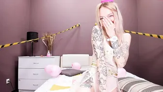 melissaallens imposing mare jerks off both holes