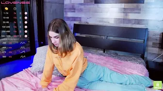 ninel_strawberry sexy hottie gently pulls pussy