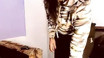 indiantemptress slut fucks pussy and cums