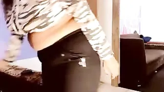 indiantemptress slut fucks pussy and cums
