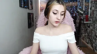 miss_lisa_ cute bitch masturbates with a vibrator