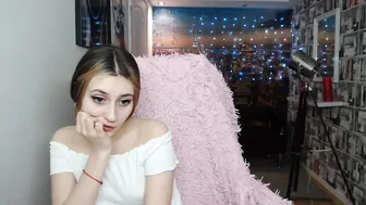 miss_lisa_ cute bitch masturbates with a vibrator