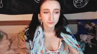 helll_kitty naughty pupa demonstrates her body