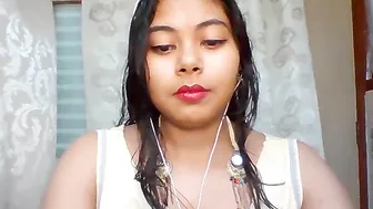 lovely_my_name petite babe gently masturbates cunt