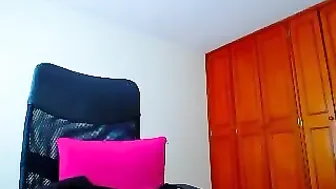 aboutsattine busty bitch fucks her shaved pussy