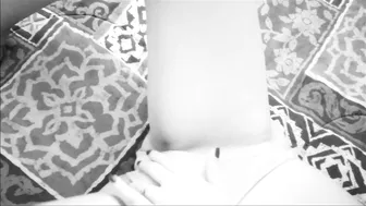 veravalentine fucks her pussy