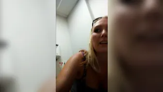 steph skinny bitch jerking pussy with phallus