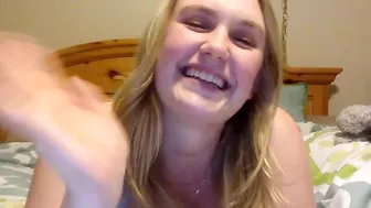 sexylexi chick chats in fries