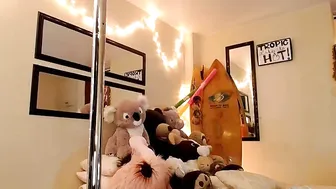 alohalisa Babe in stockings fingering sex toy