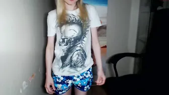 nikkishygirl busty jerk off