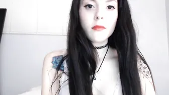 ashleeyy Naughty slut caresses big tits