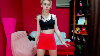 alycce Crazy lady twirls juicy booty