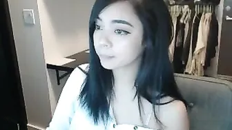 nami Spectacled babe masturbates cunt