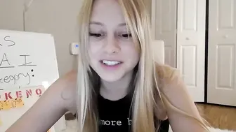 maddiesprings sexually caresses herself in free chat