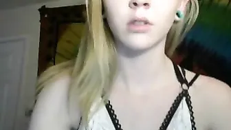 kylie_rosee jerking off to music