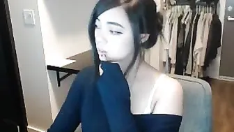 nami Skinny beauty pulls pussy