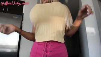 Katy_Ann_XO young schoolgirl erotically eats a banana