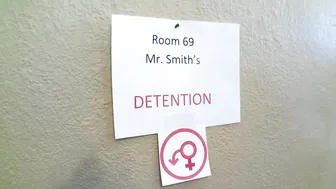 tia tizzianni undresses and shows puffy bread