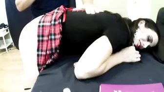 tia tizzianni undresses and shows puffy bread